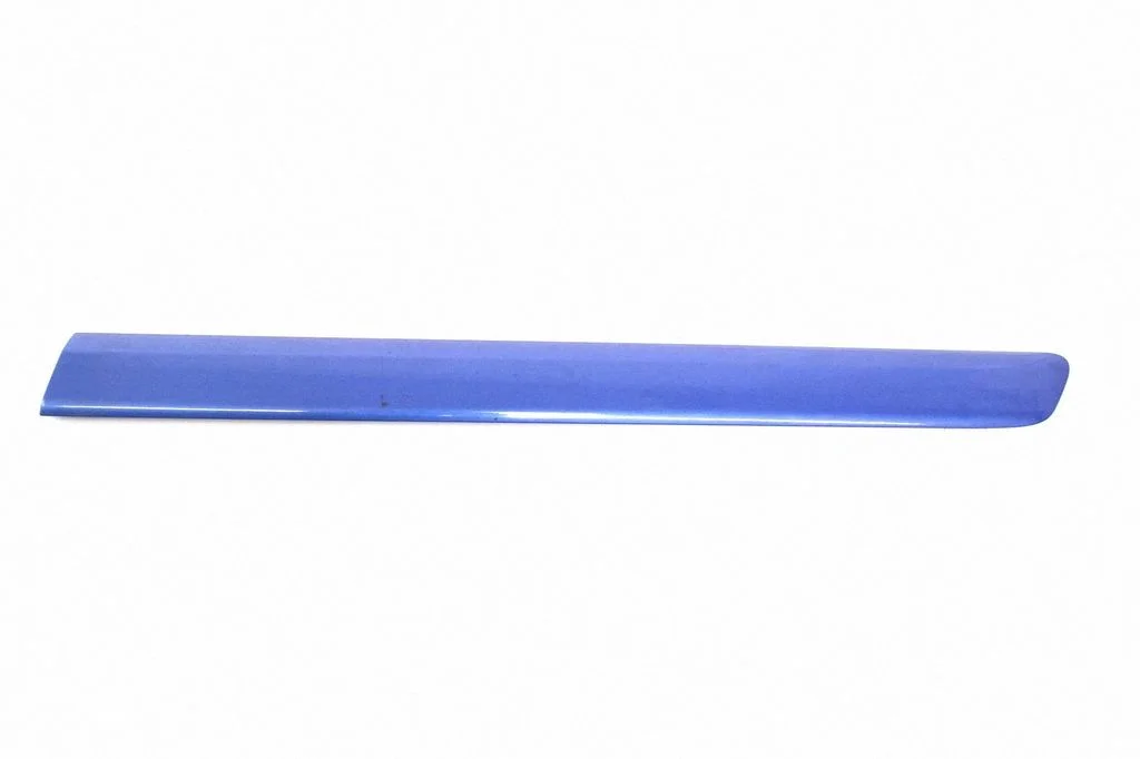 Moldings uz aizmugurējā spārna 8H0853983