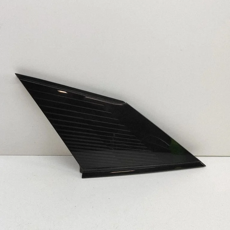 Moldings uz aizmugurējā spārna 9825737780