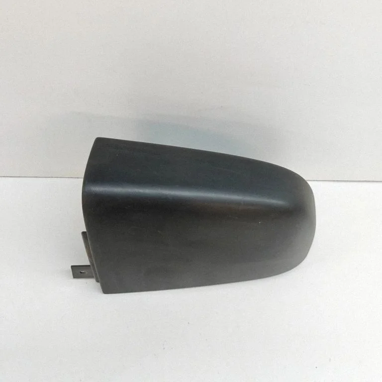Moldings uz aizmugurējā spārna 93867942