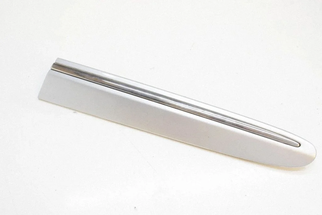 Moldings uz aizmugurējā spārna A2096902562