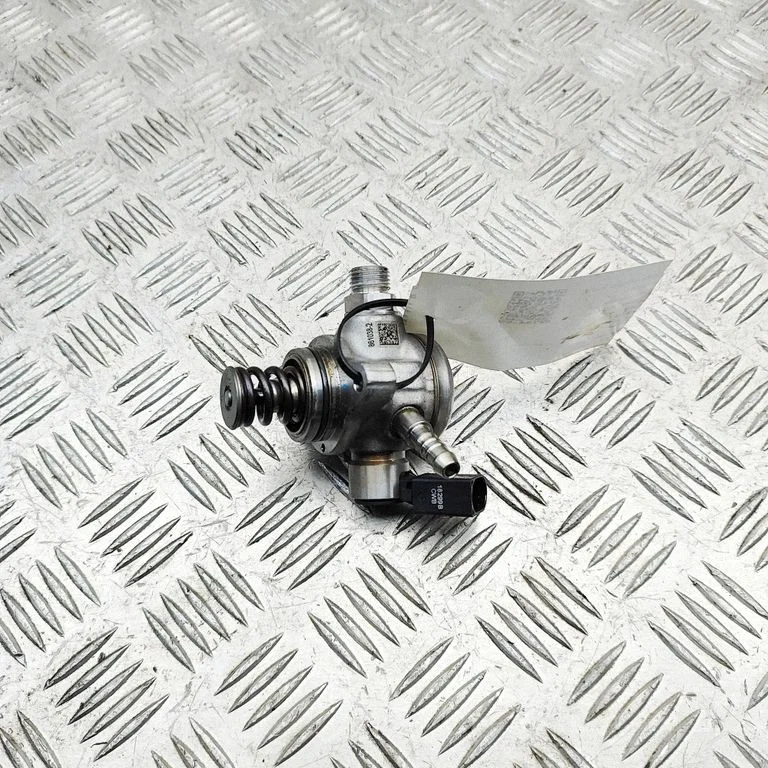 Mechanical fuel pump 04E127027N