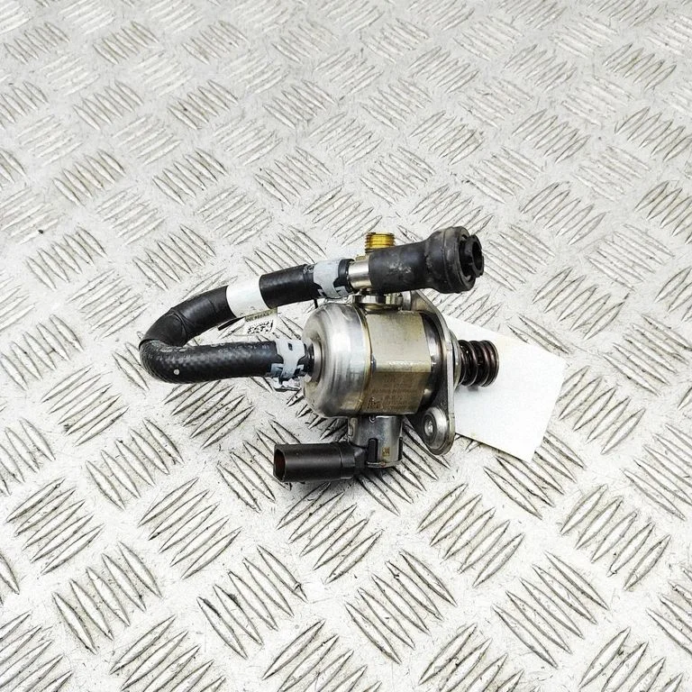 Mechanical fuel pump 06G127025G