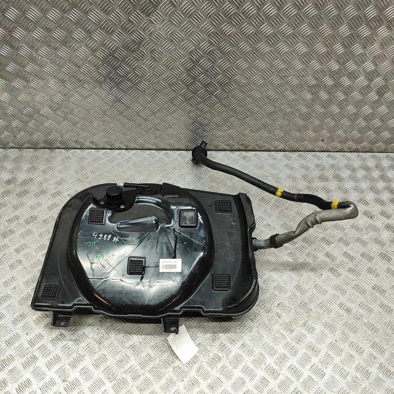 AdBlue liquid reservoir 670105595