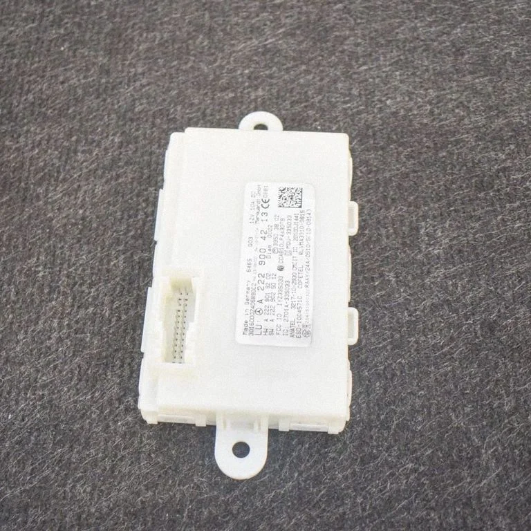 Bezatslēgas sistēmas KESSY (keyless) vadības bloks/modulis 2701A335033
