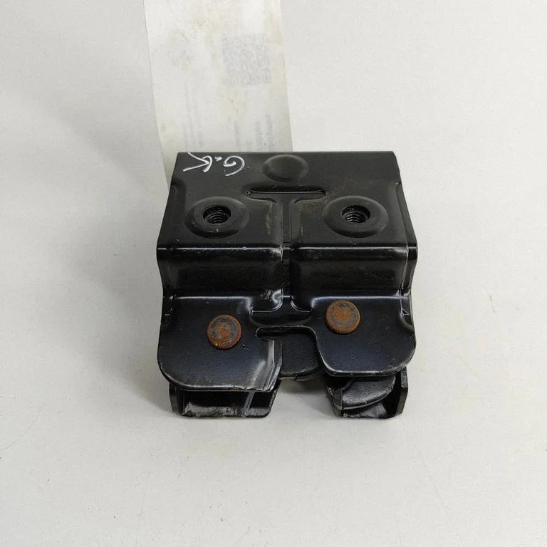 Aizmugurējā sēdekļa galvas balsts 8F0885297