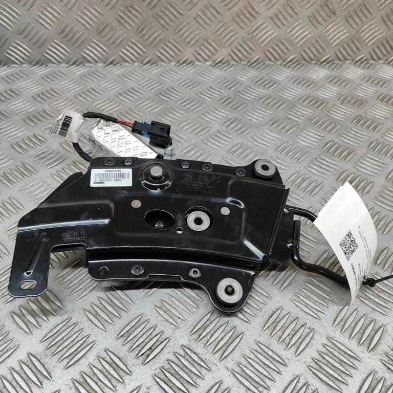 Rear seat headrest 9818734380