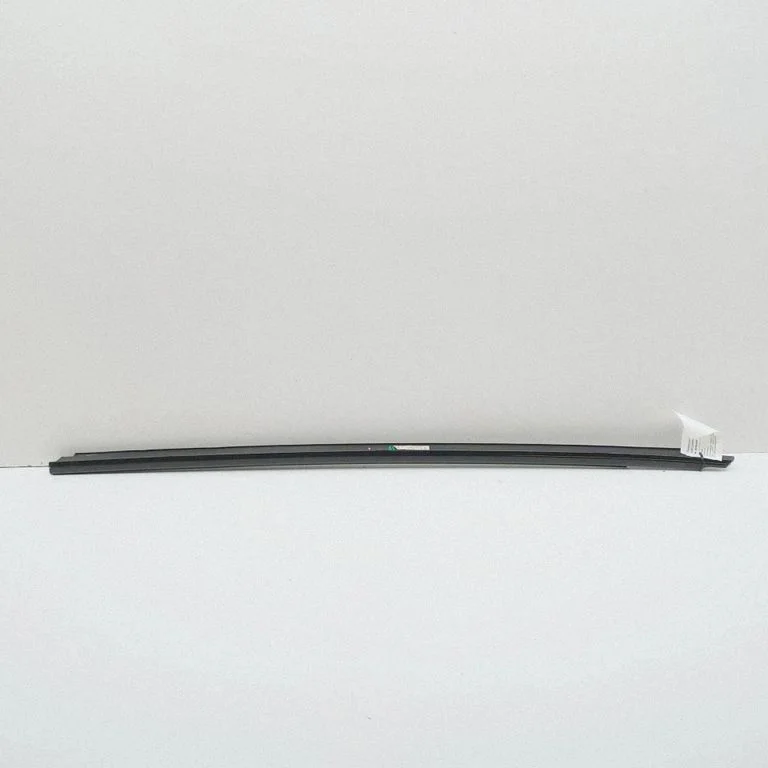 Priekšējo durvju stikla apdare – Porsche Taycan 9J1 (2019-)
