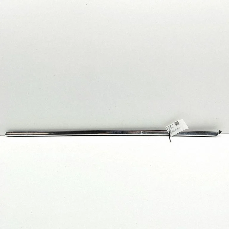 Front door glass trim molding 95B837475