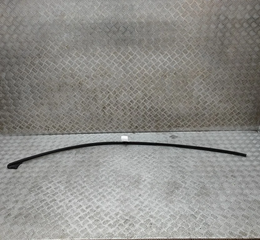 Front door glass trim molding 95C837475