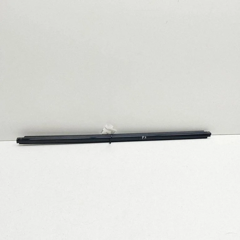 Listwa szyby drzwi przednich LJ8BR20563AC