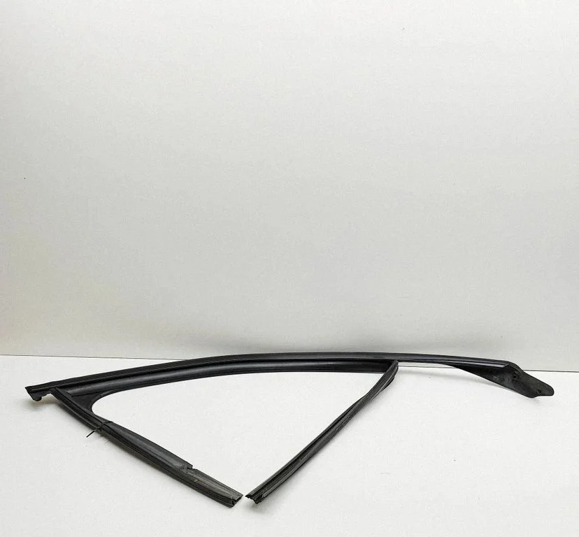 Front door glass trim molding 4H0837432A