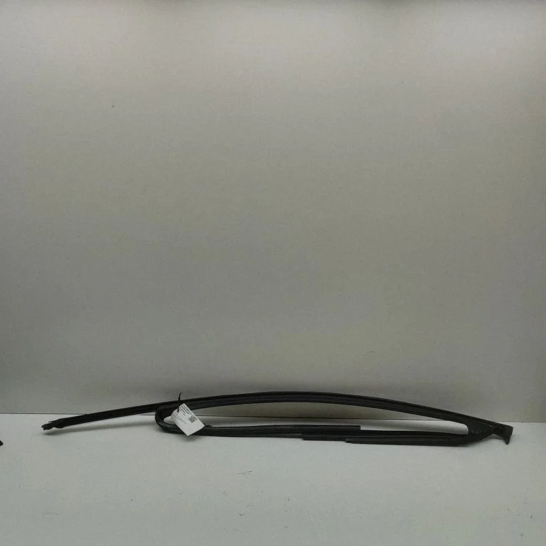 Front door glass trim molding 85F837432A