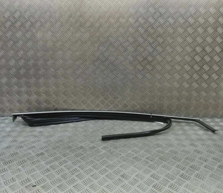 Front door glass trim molding 5LA837432F