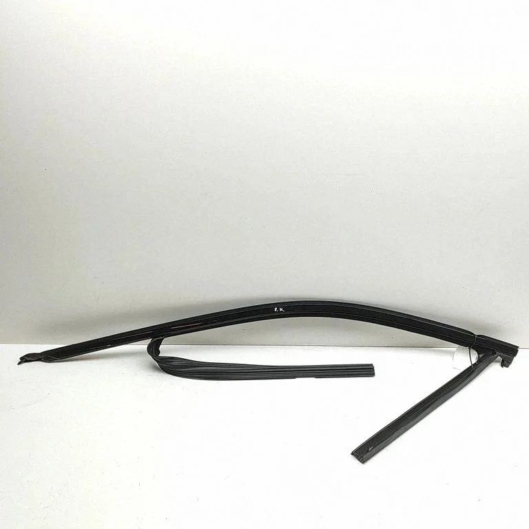 Esiukse klaasi liist 5A05897 – BMW 5-seeria G60 G61 (2023-)