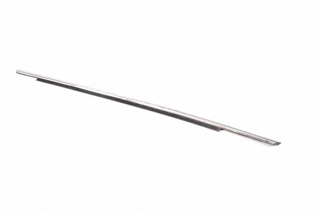 Front door glass trim molding – Mazda 6 (2013-2016)