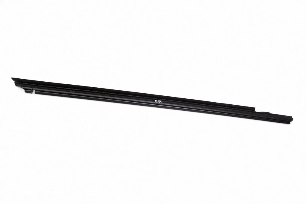 Front door glass trim molding – Lexus NX (2014-2021)
