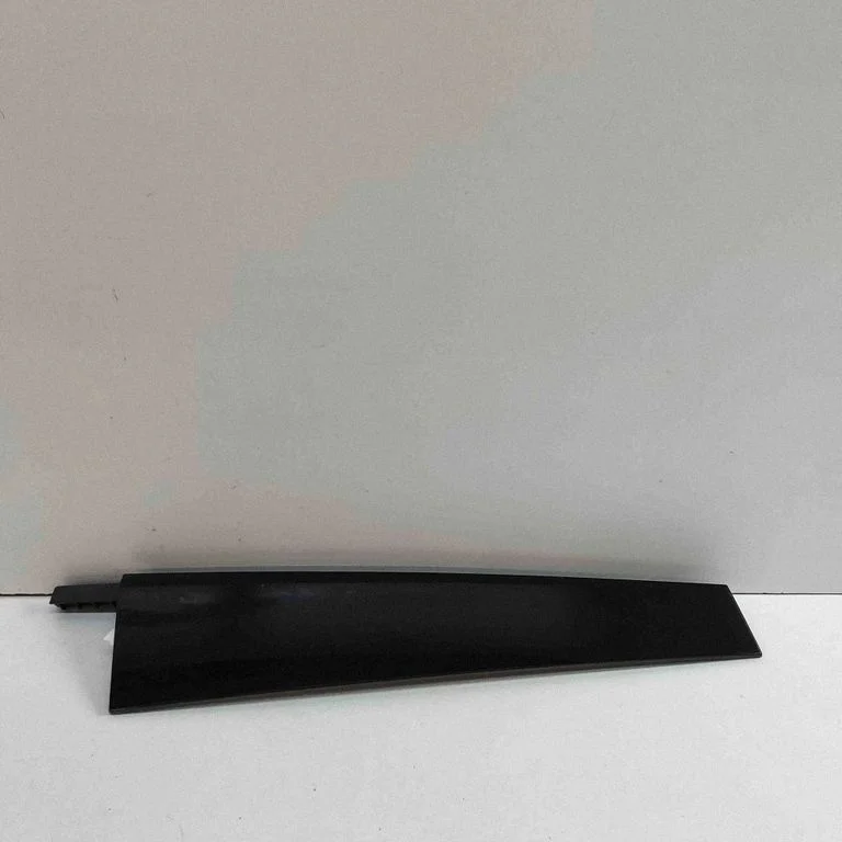 Front door glass trim molding 7T0837901