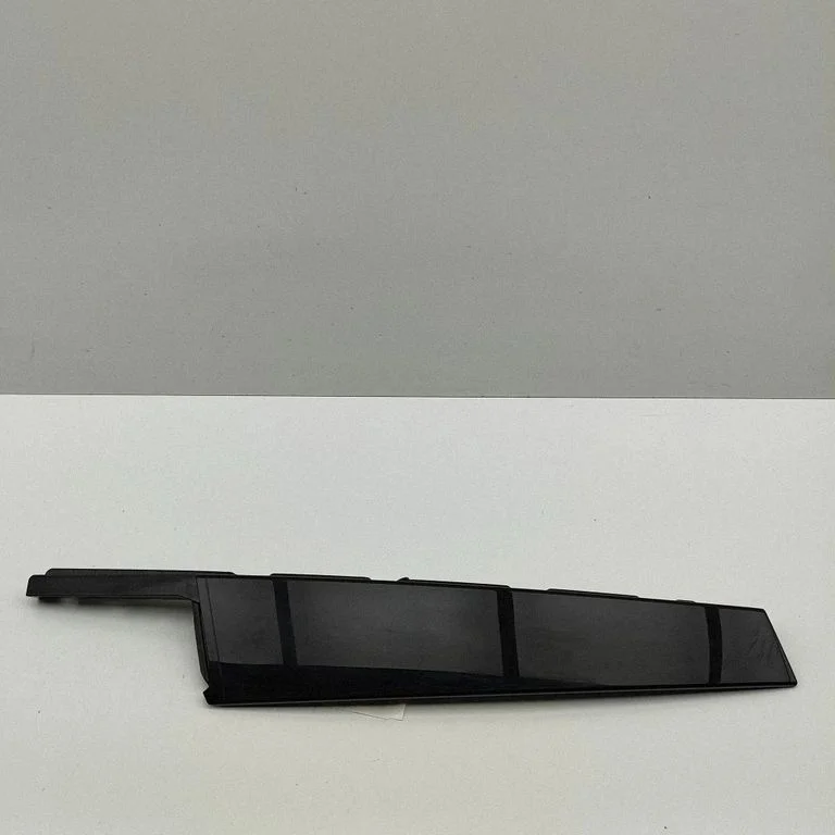 Front door glass trim molding 7407423