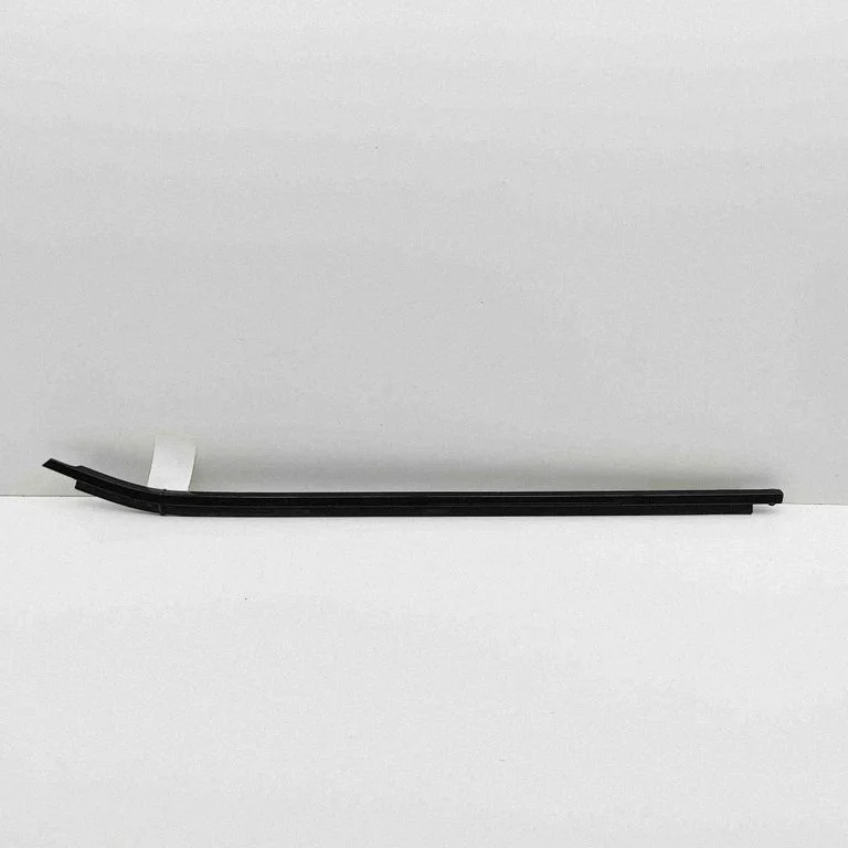 Front door glass trim molding 7410015