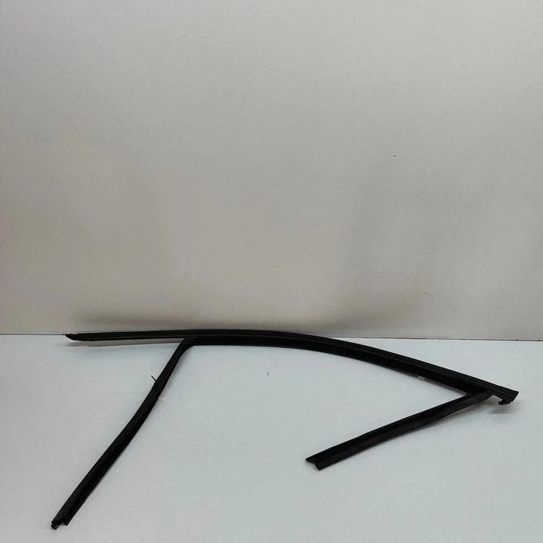 Priekšējo durvju stikla apdare 5A2FC65