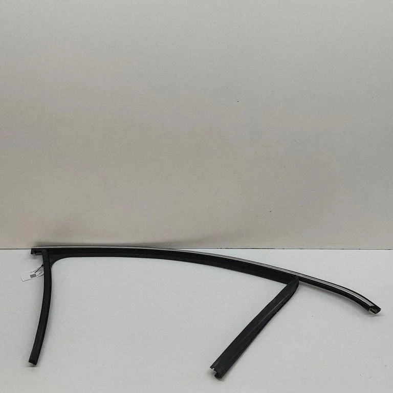 Listwa szyby drzwi przednich 3C4837432F