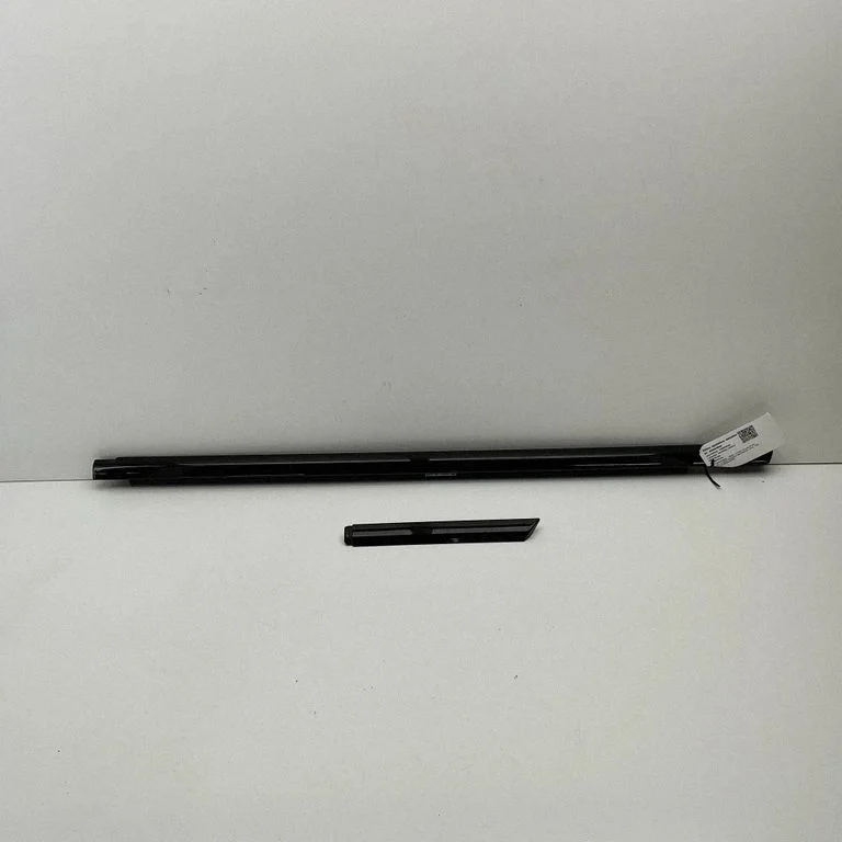 Front door glass trim molding – BMW 2 Series F44 (2019-2024)
