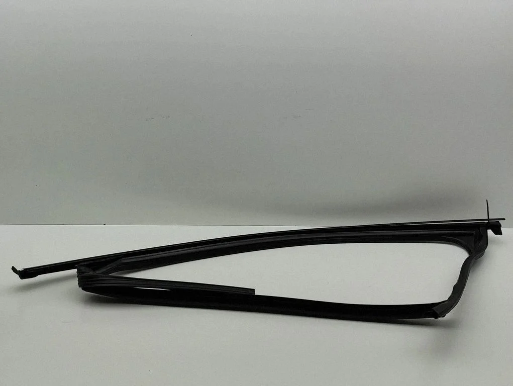 Front door glass trim molding 4K0837431B