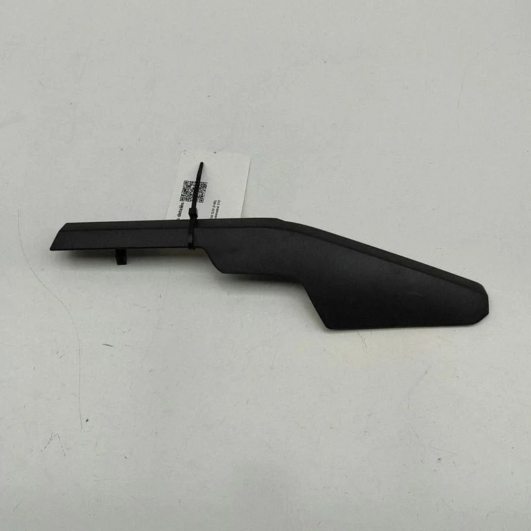 Front door glass trim molding 89A837095