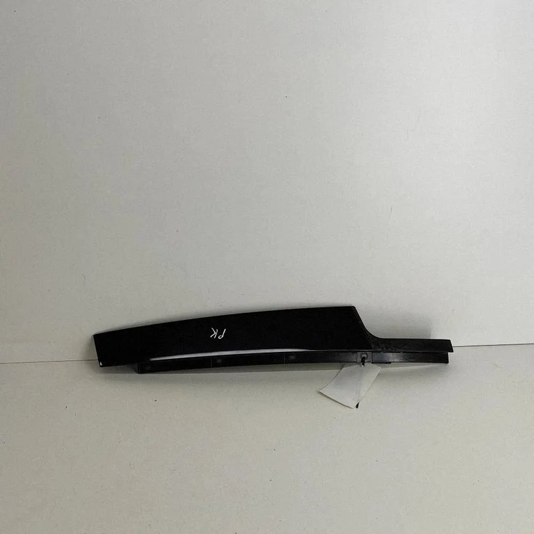 Front door glass trim molding – BMW 3 Series F30 F35 F31 (2012-2018)
