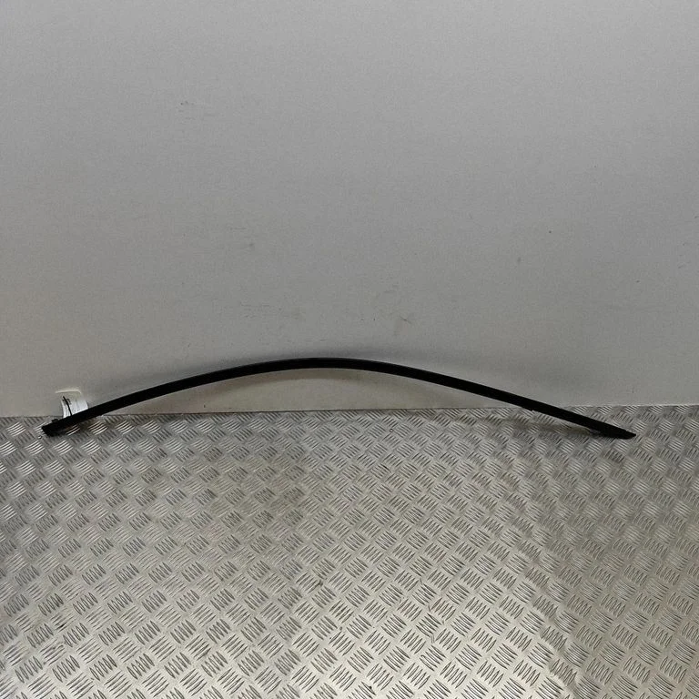 Front door glass trim molding – BMW Series 4 M4 F82 F83 (2014-2020)