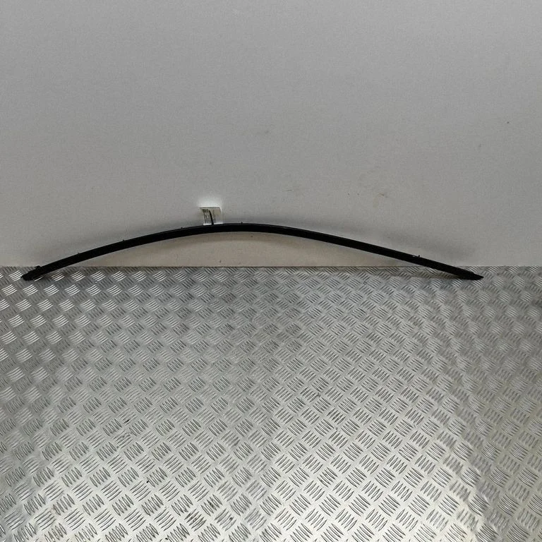 Front door glass trim molding – BMW Series 4 M4 F82 F83 (2014-2020)