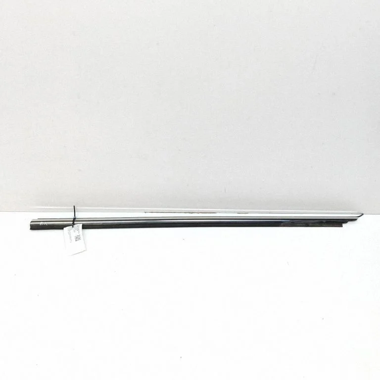 Priekšējo durvju stikla apdare A1406903780