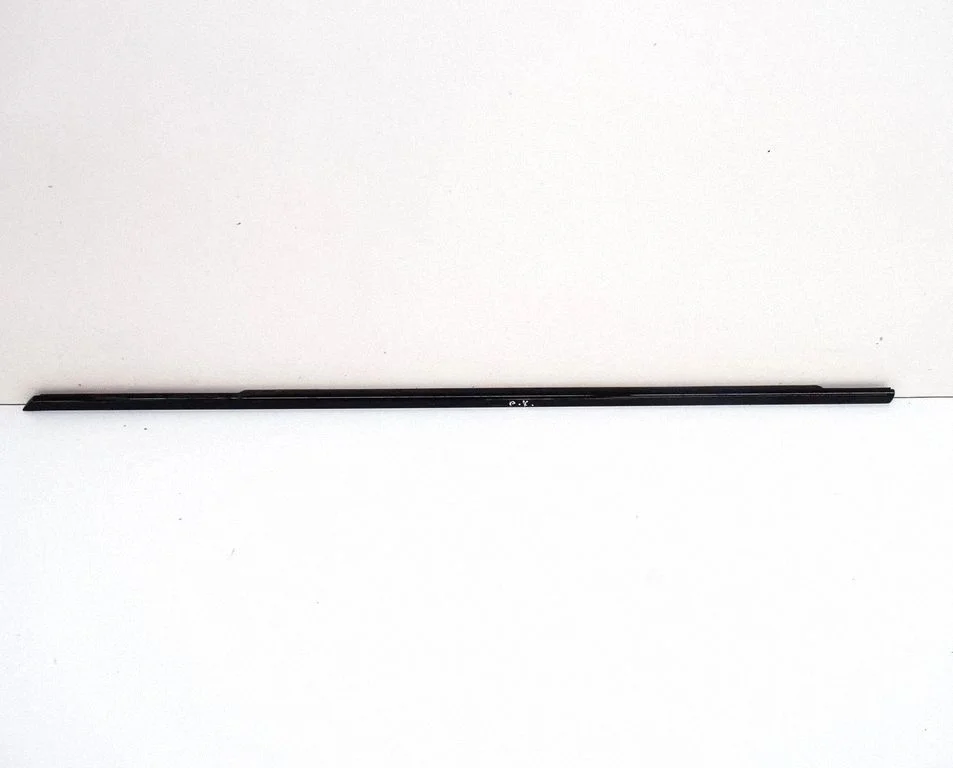 Listwa szyby drzwi przednich 7260539