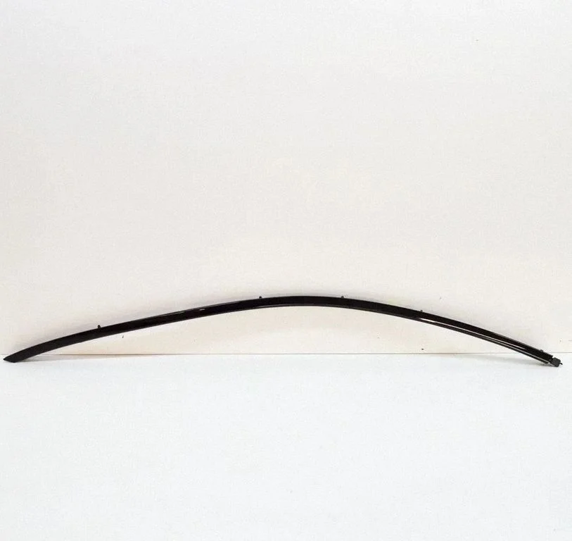 Front door glass trim molding 7221329