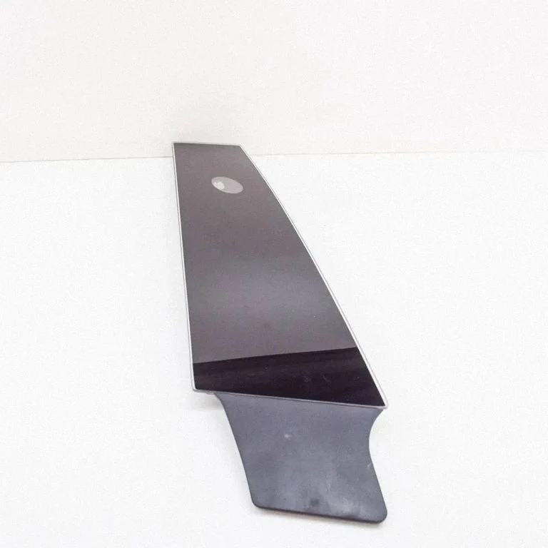 Front door glass trim molding 109230700E