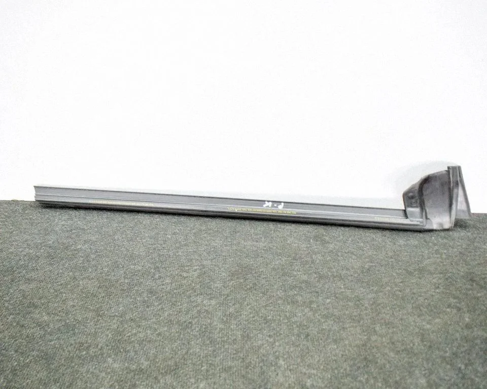 Esiukse klaasi liist 109049500E