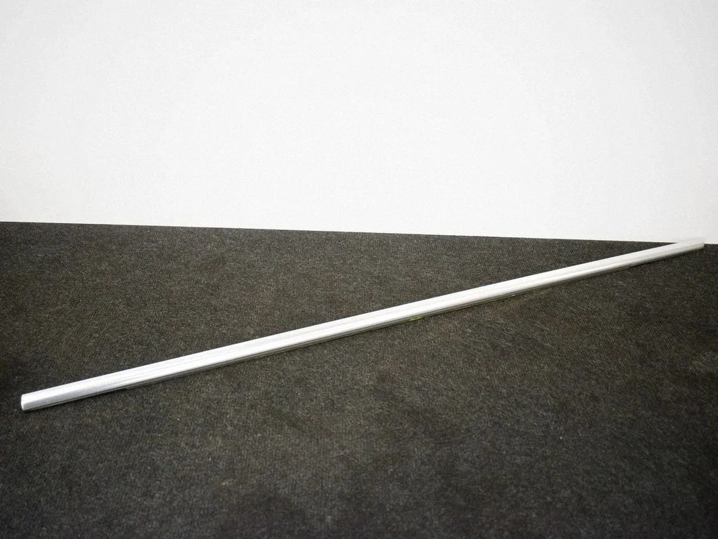 Front door glass trim molding 31845555