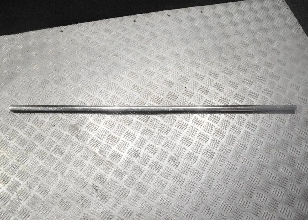 Front door glass trim molding – Opel Astra H (2004-2012)