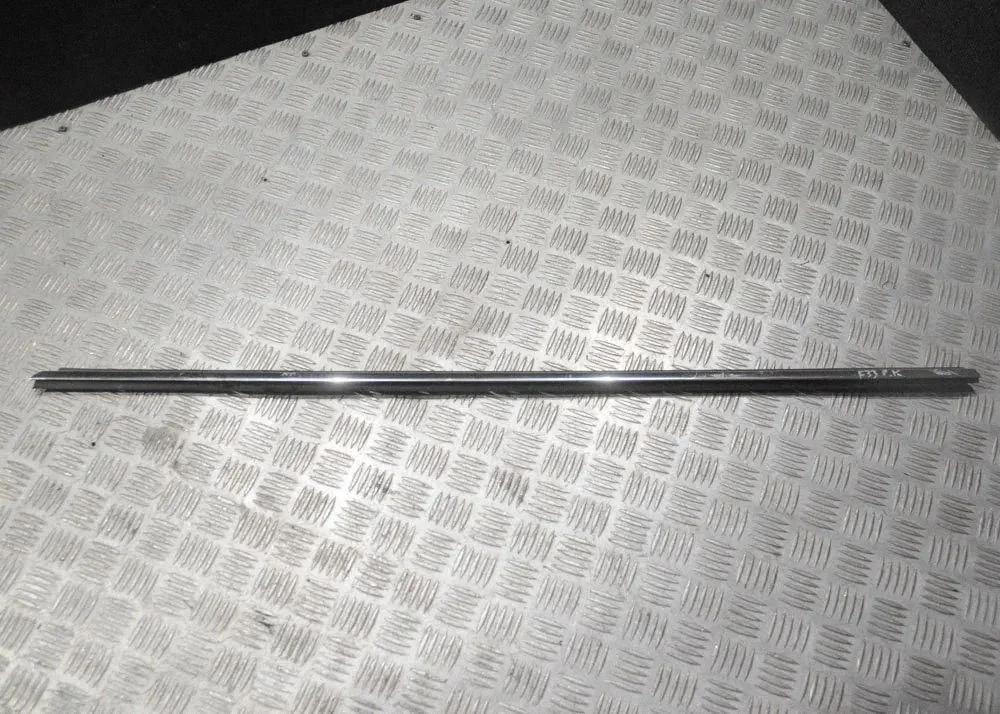 Esiukse klaasi liist – BMW 4-seeria F32 F33 (2013-2020)