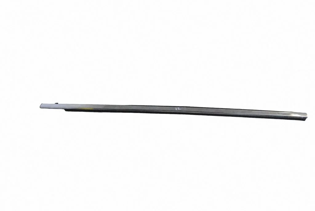 Esiukse klaasi liist – Lexus ES VII XZ10 (2018-2021), vasak