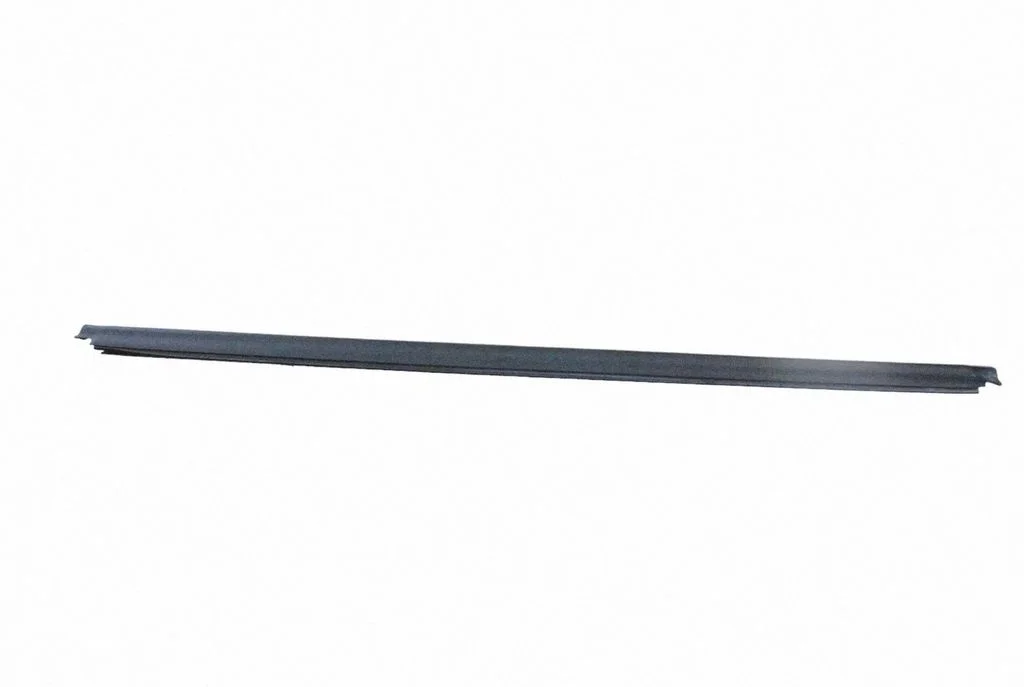 Front door glass trim molding A4477200304