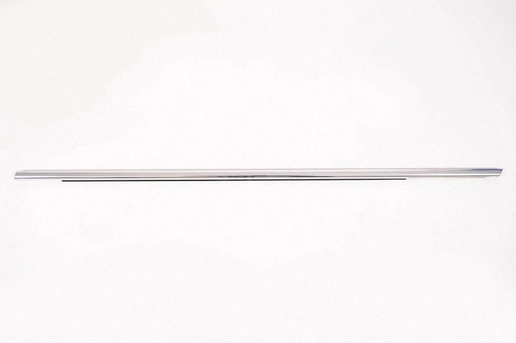 Front door glass trim molding 13228107