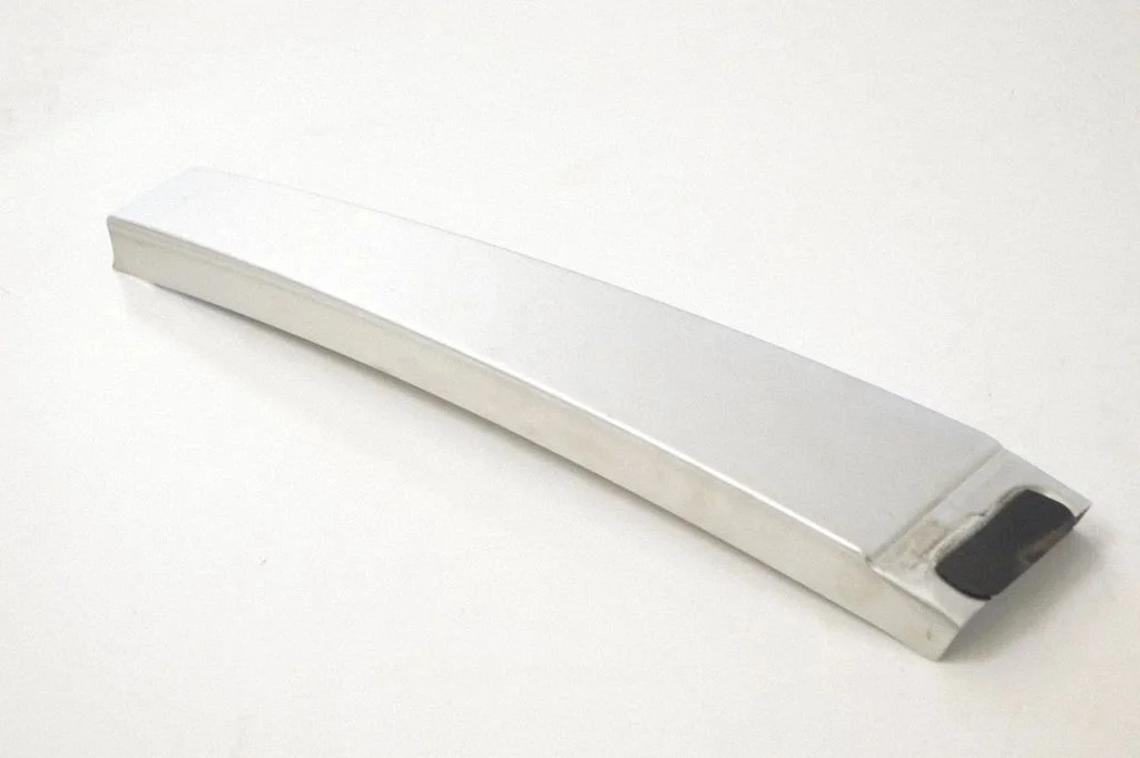 Front door glass trim molding 7L5853318D