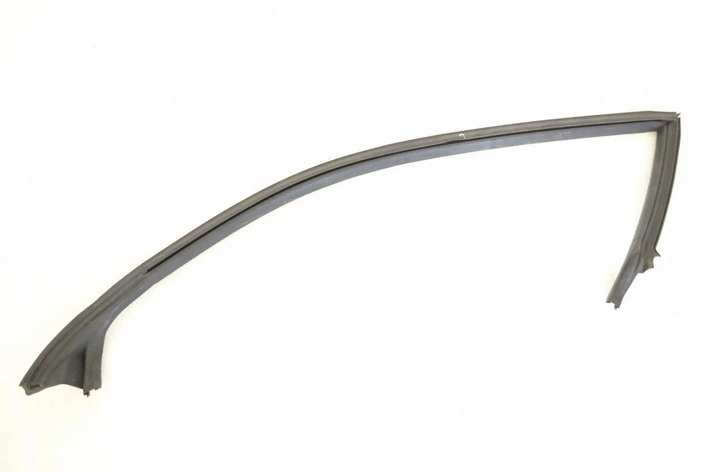 Front door glass trim molding 1K8867337
