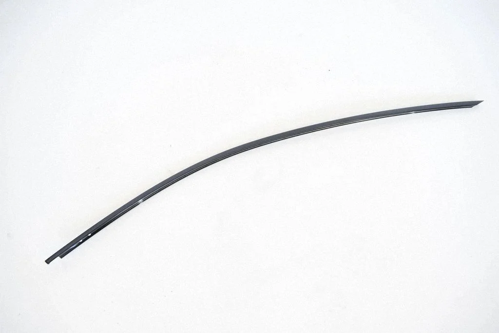 Front door glass trim molding – right