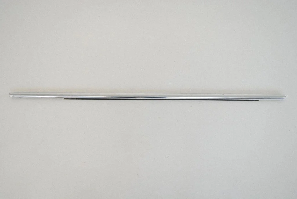 Door glass trim 13228108