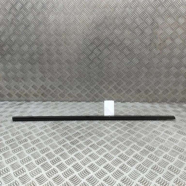 Door glass trim 85F837476A
