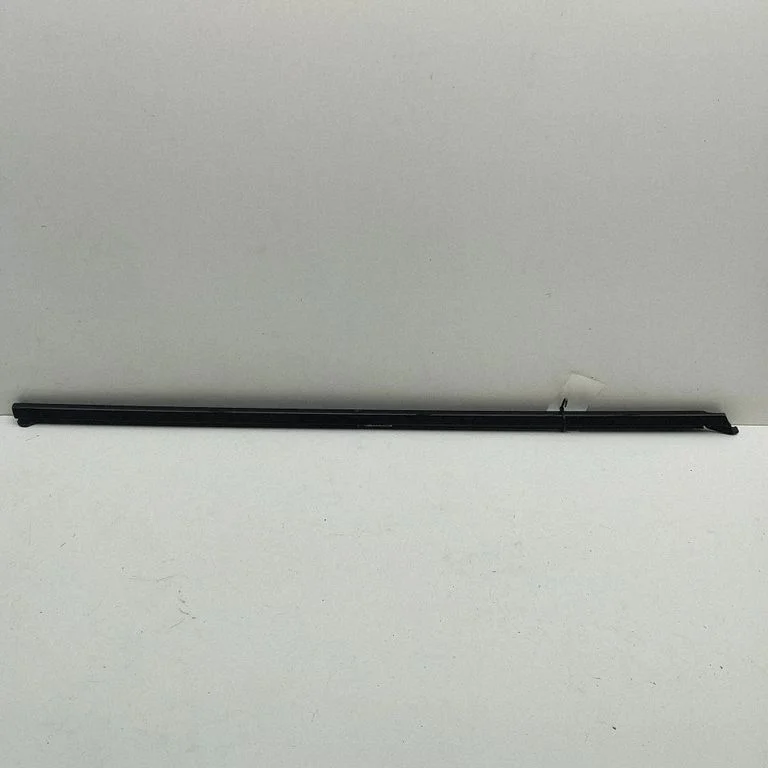 Door glass trim 95C837477
