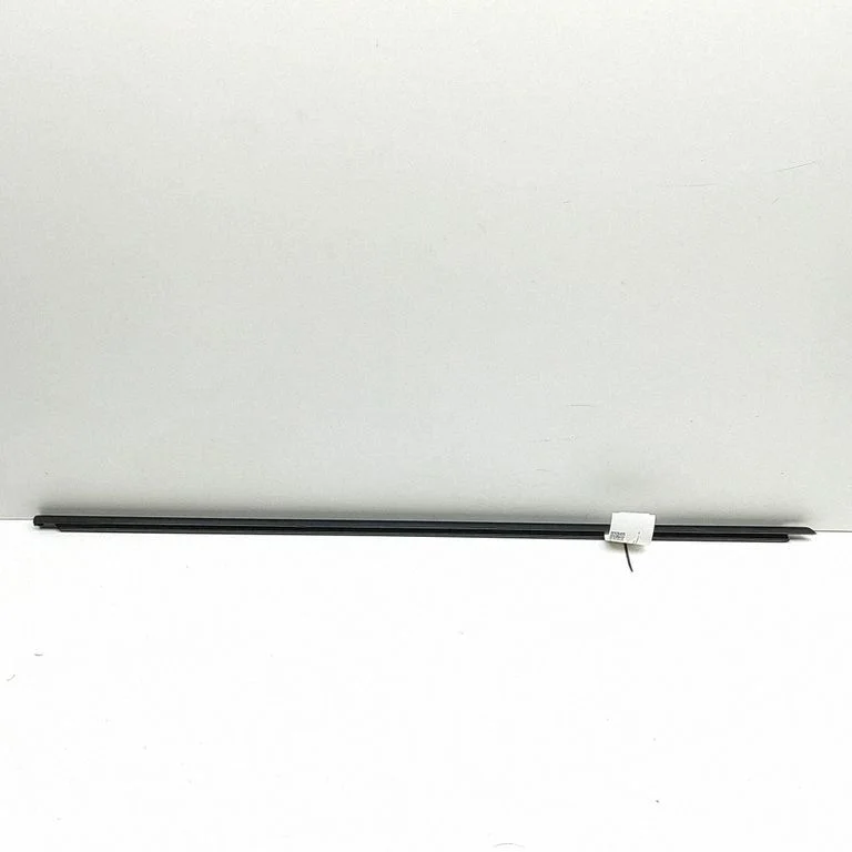 Door glass trim 760837476C
