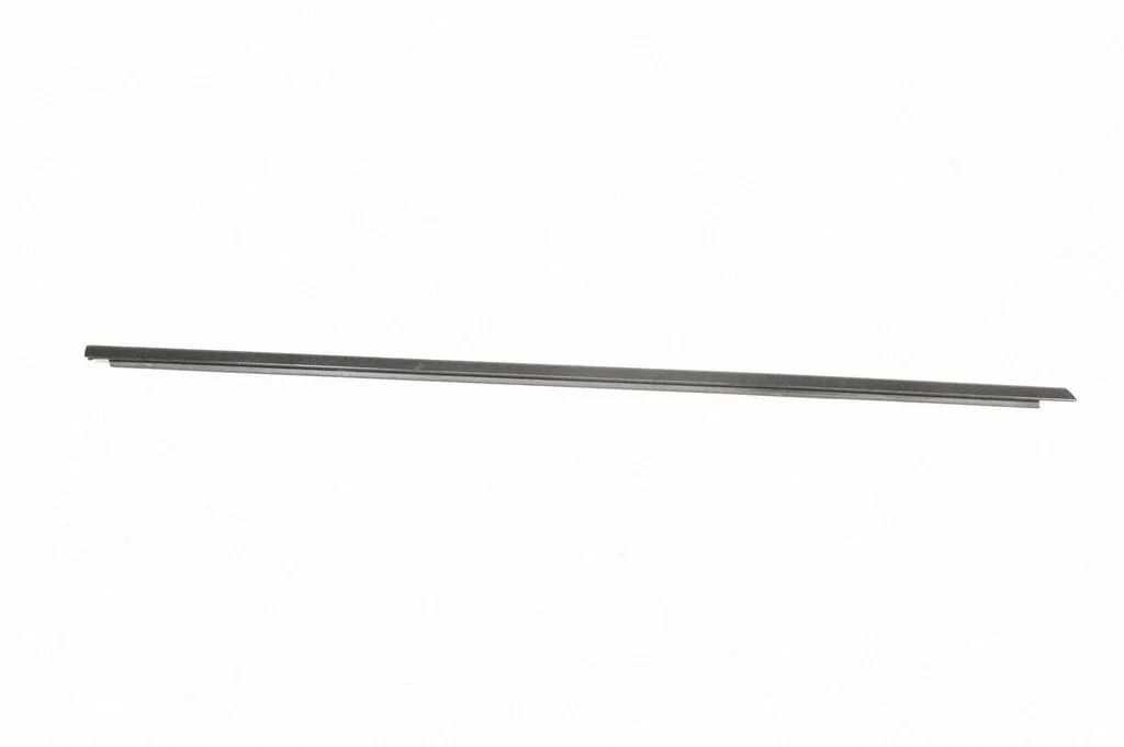 Door glass trim 7P5837476H